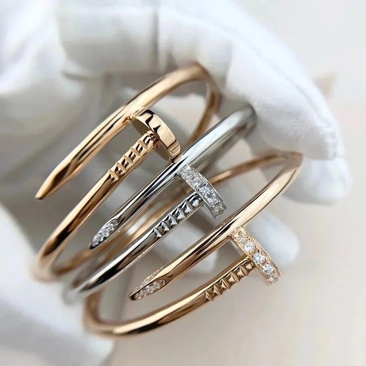 Glams Nail Bracelet