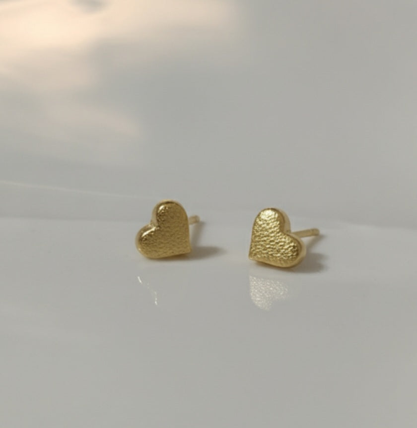 Glams Stud Earrings