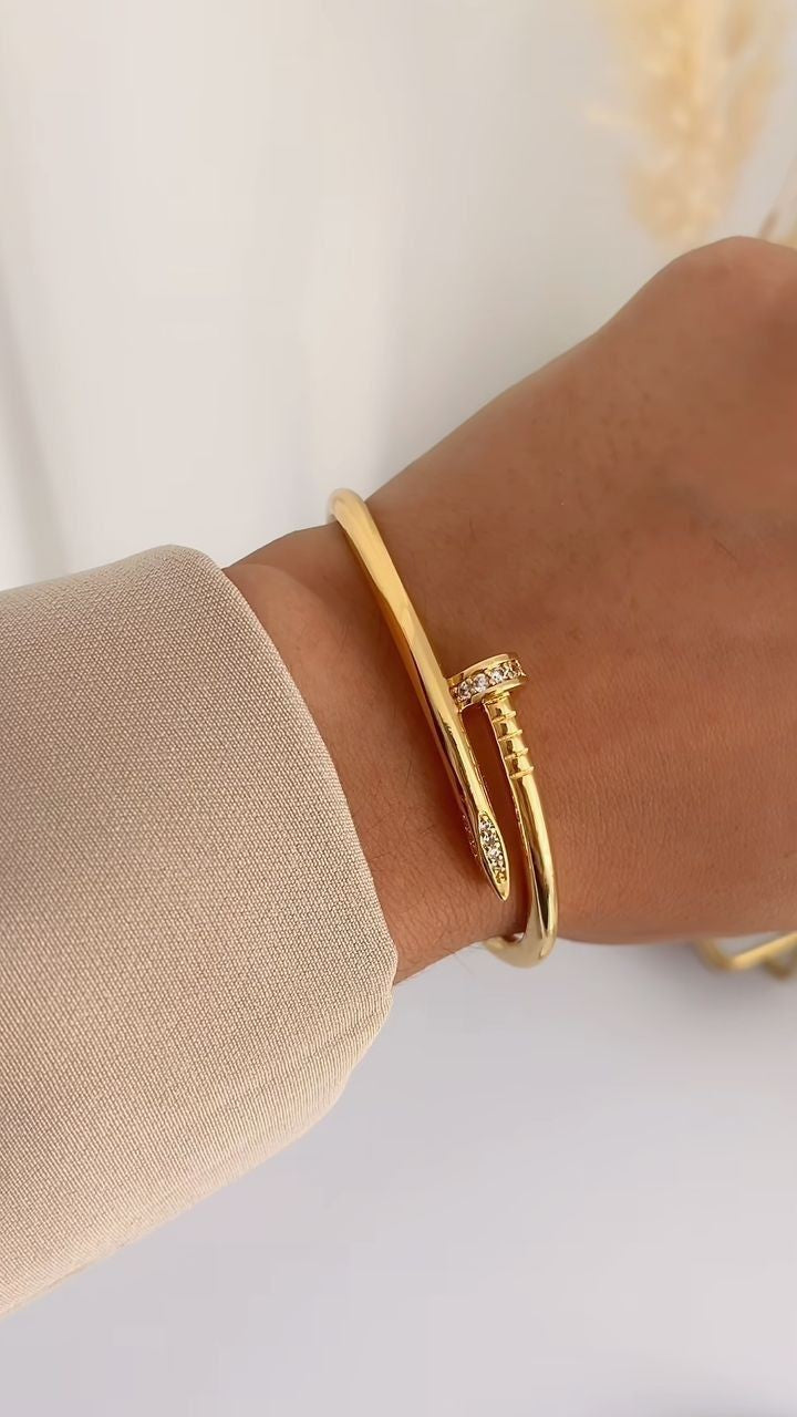 Glams Nail Bracelet