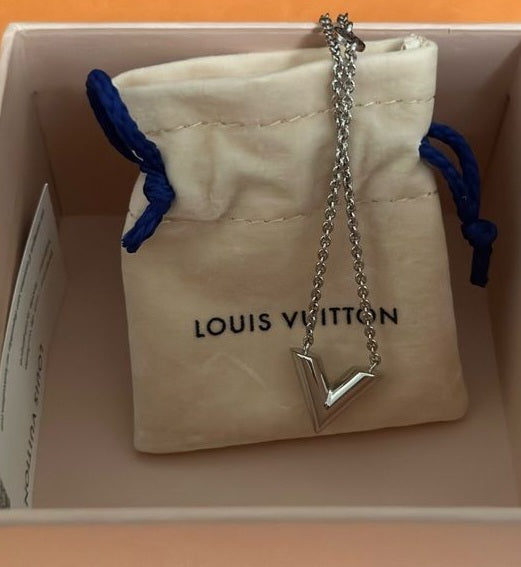 Glams V Necklace