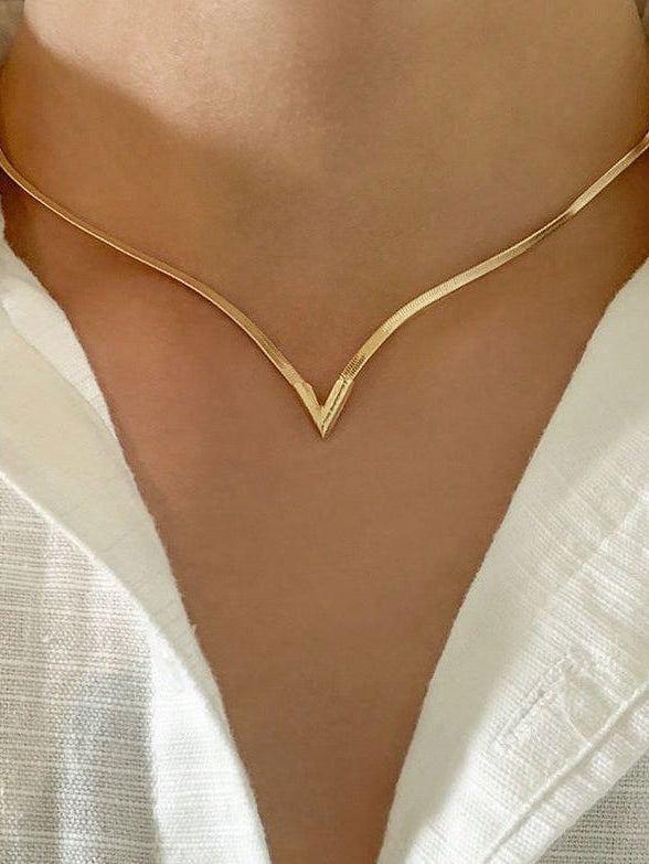 Glams Vee Necklace
