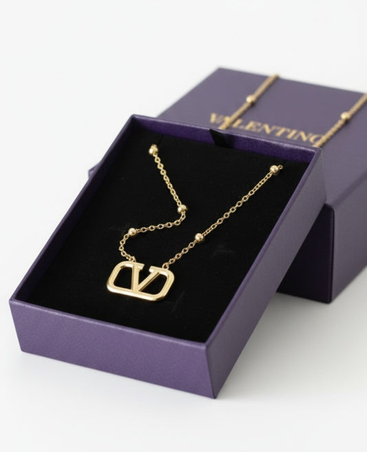 Glams Vee Necklace