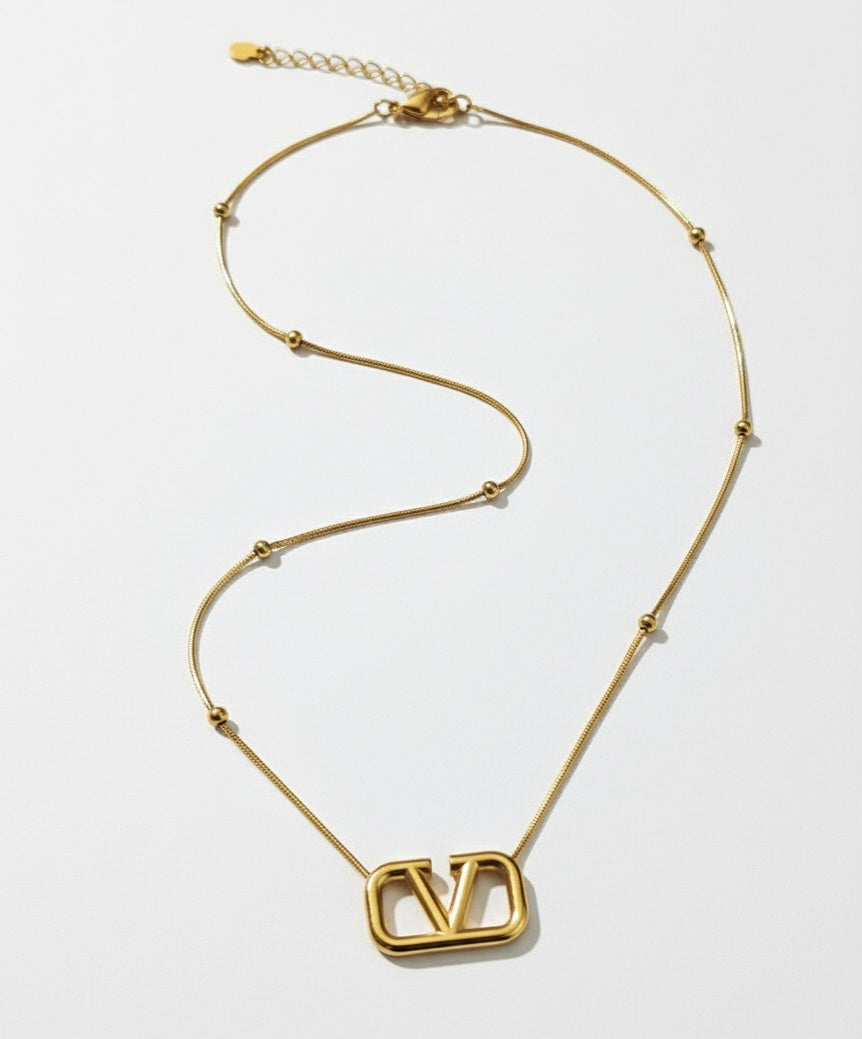 Glams Vee Necklace