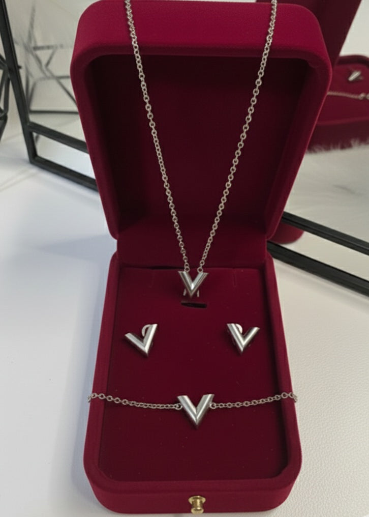Glams Vee Set