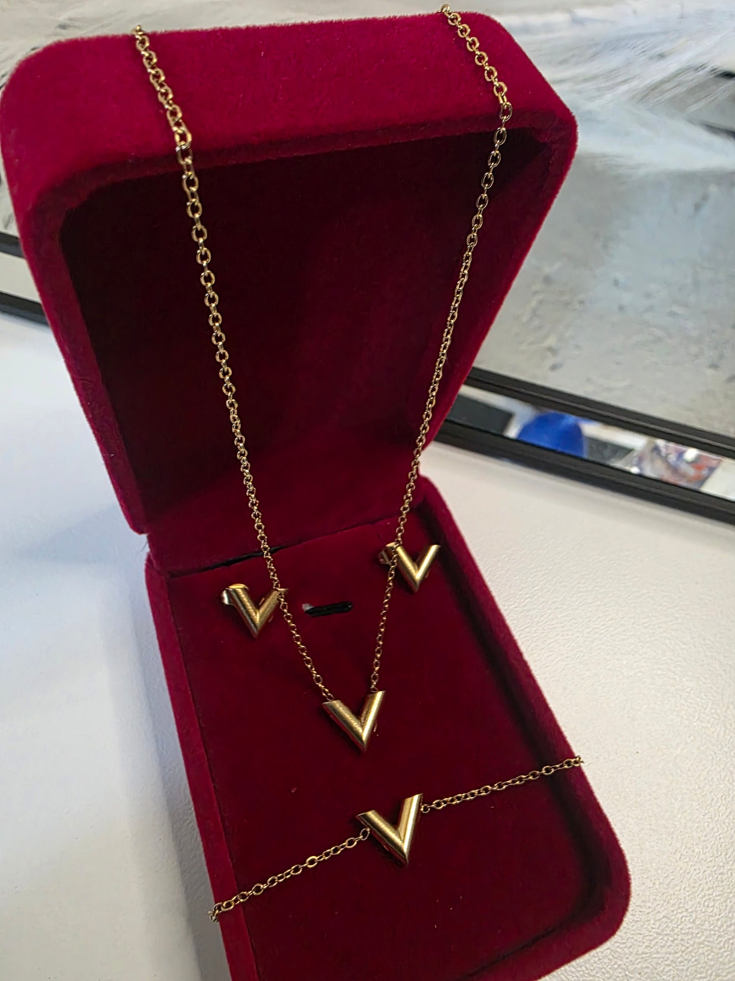 Glams Vee Set