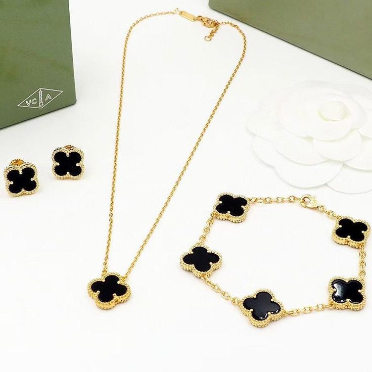 Glams Clover Set