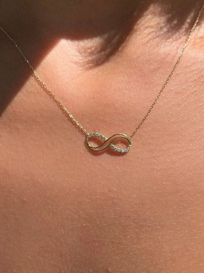 Glams Infinity necklace