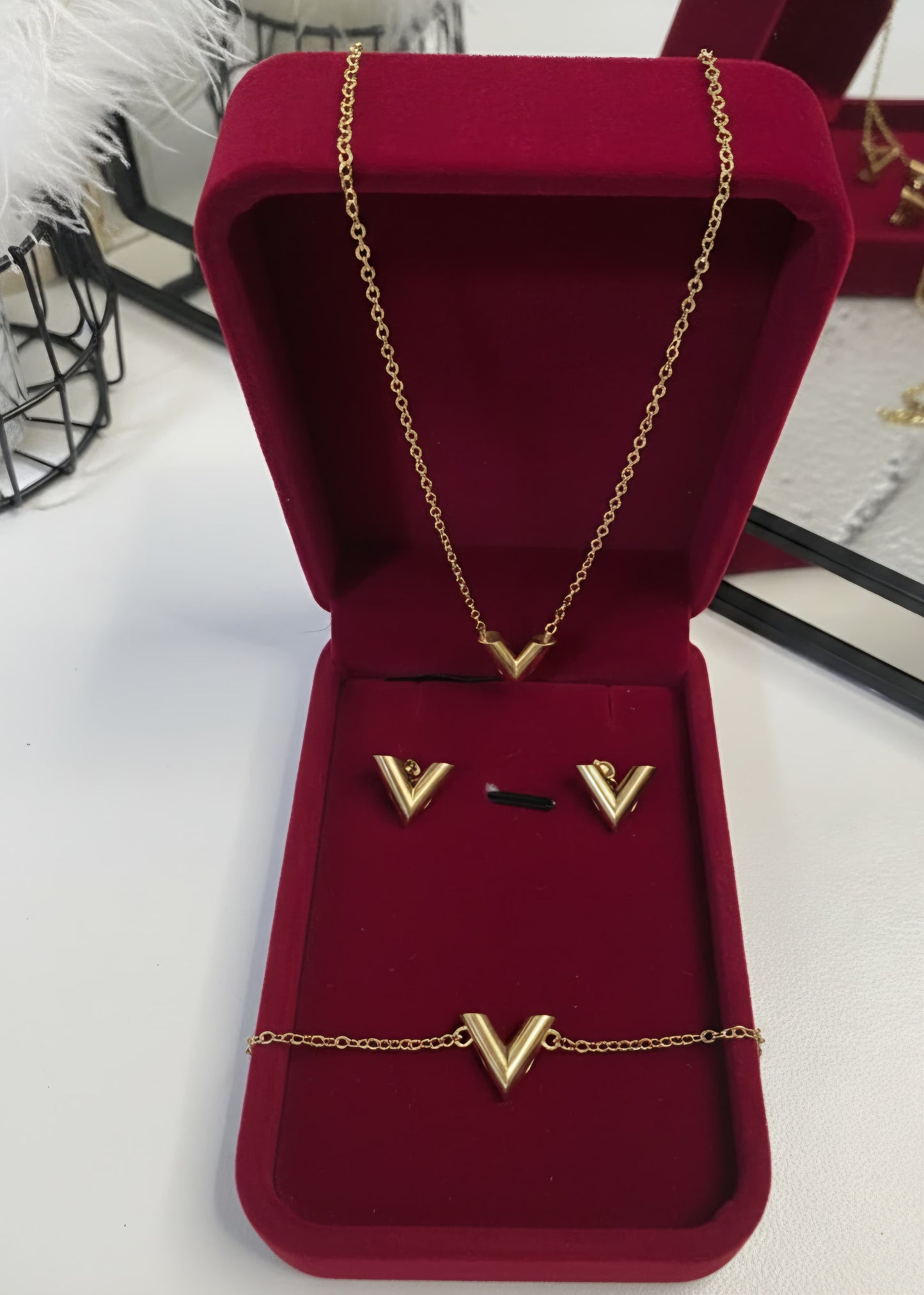 Glams Vee Set