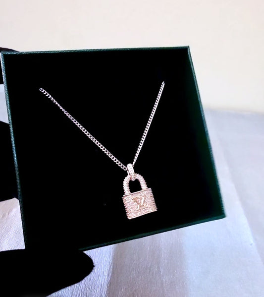 Glams Lv Chain