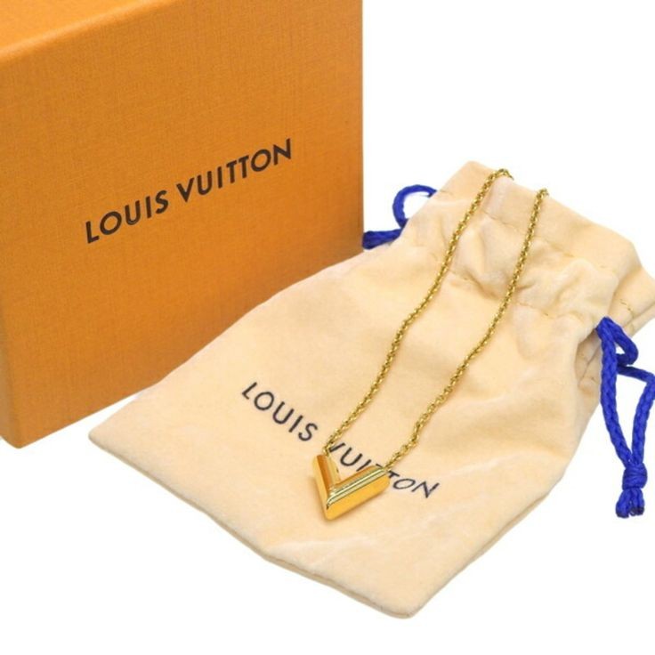 Glams LV necklace piece