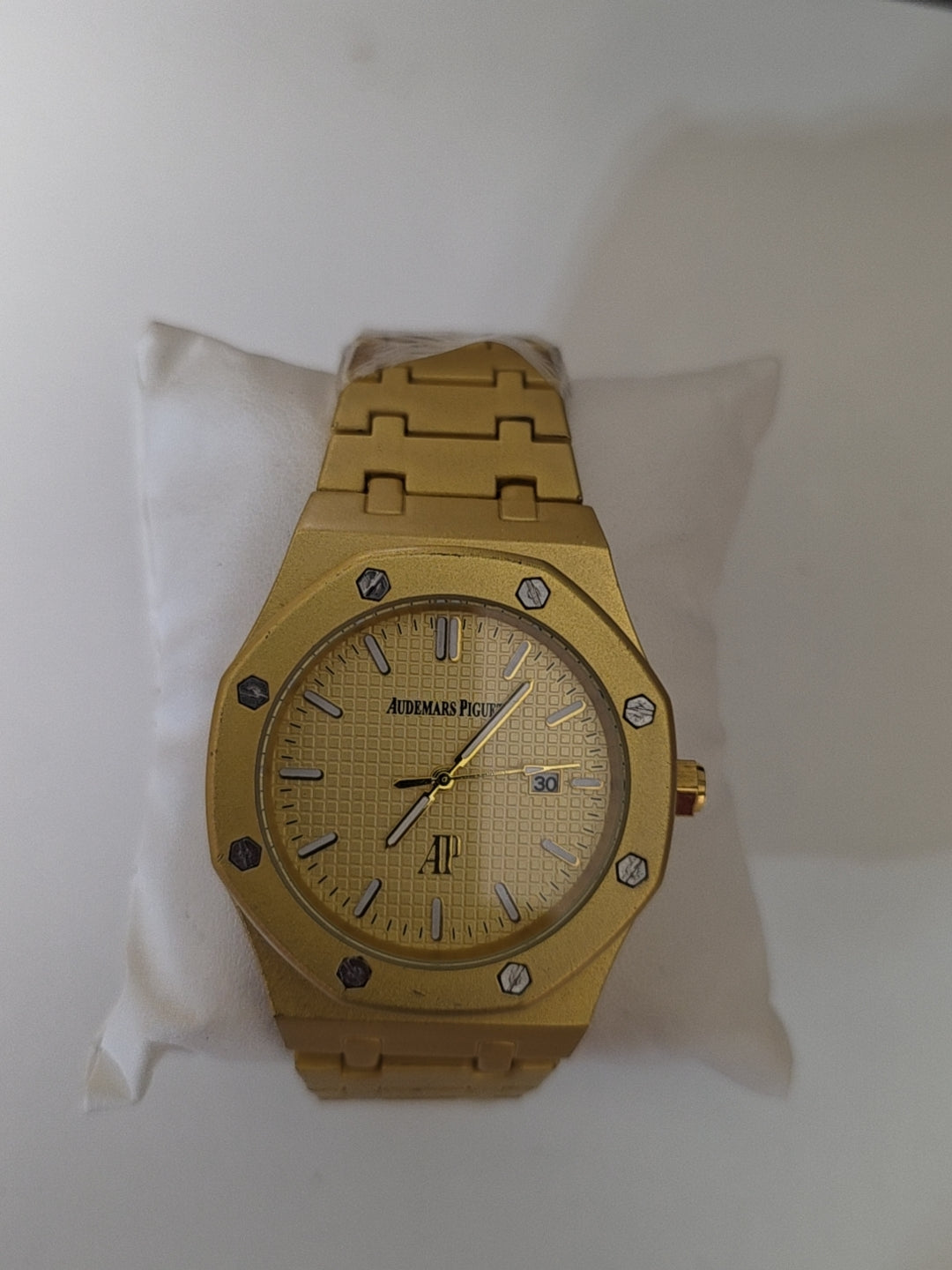 Glams Aud Watch