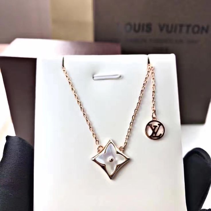 Glams LV Clover