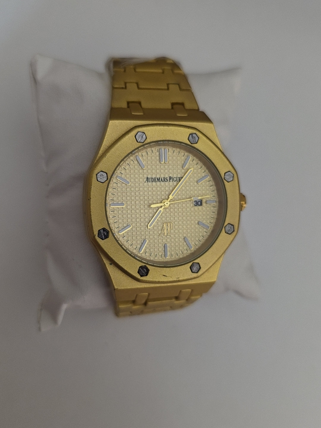 Glams Aud Watch