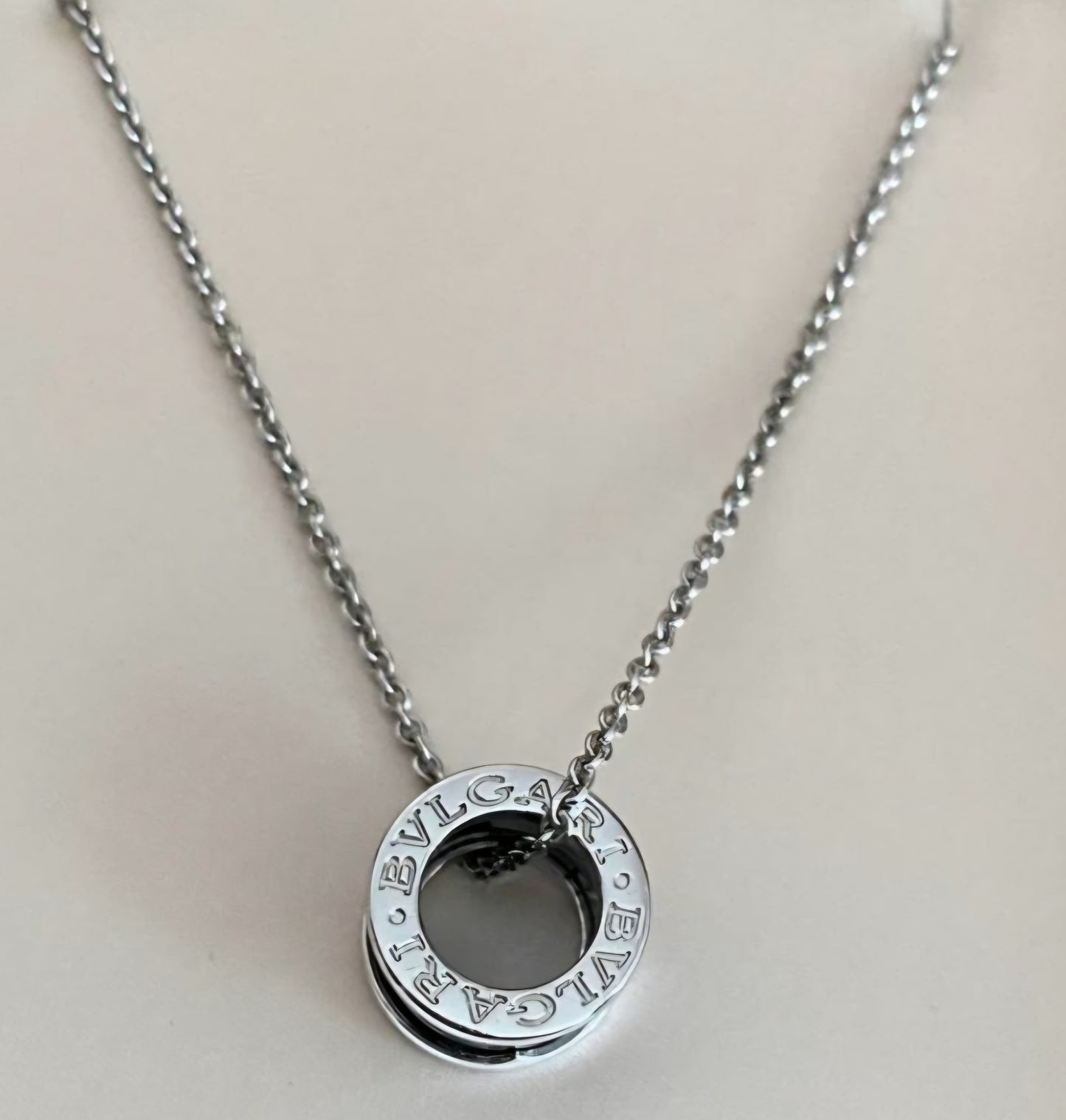 Glams Hollow Necklace