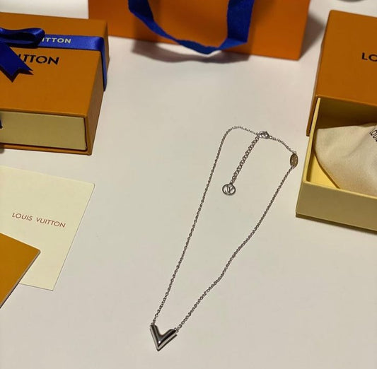 Glams V Necklace