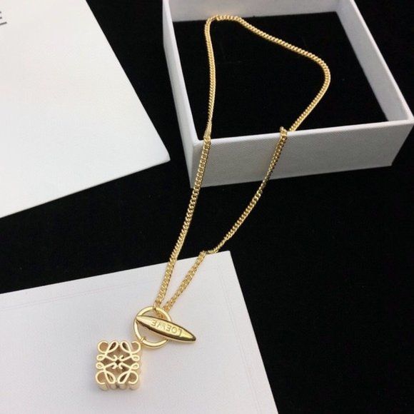Glams Leo Necklace